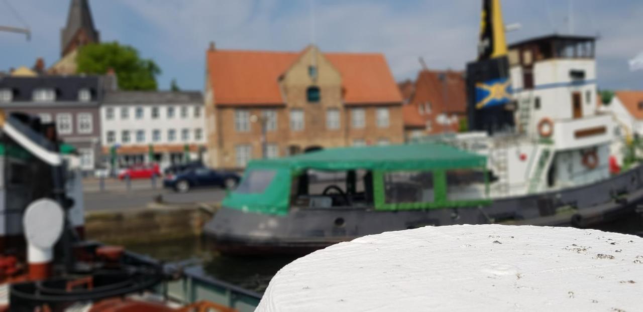 Kapitainskoje direkt am Hafen Flensburgs Lägenhet Exteriör bild